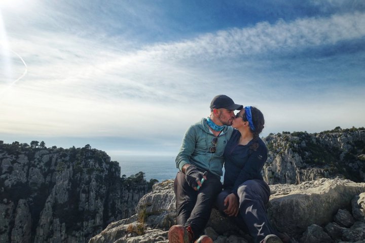 gross a heterosexual kiss